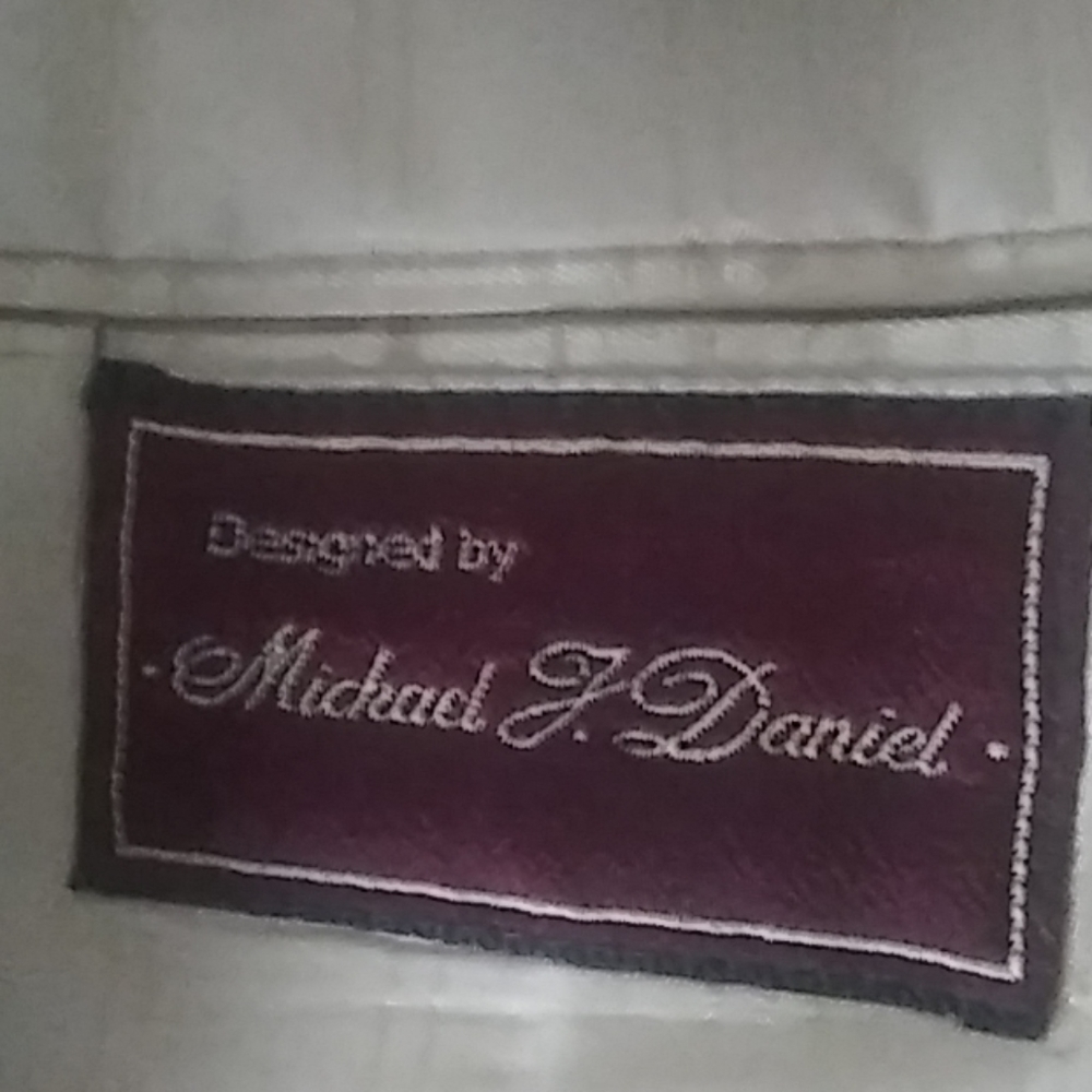 Excellent condition. Very warm leather buttons des